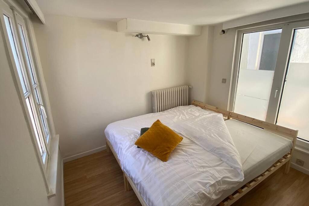 Studio With Terrace In 17Th Century House Apartment Bruges Exterior photo